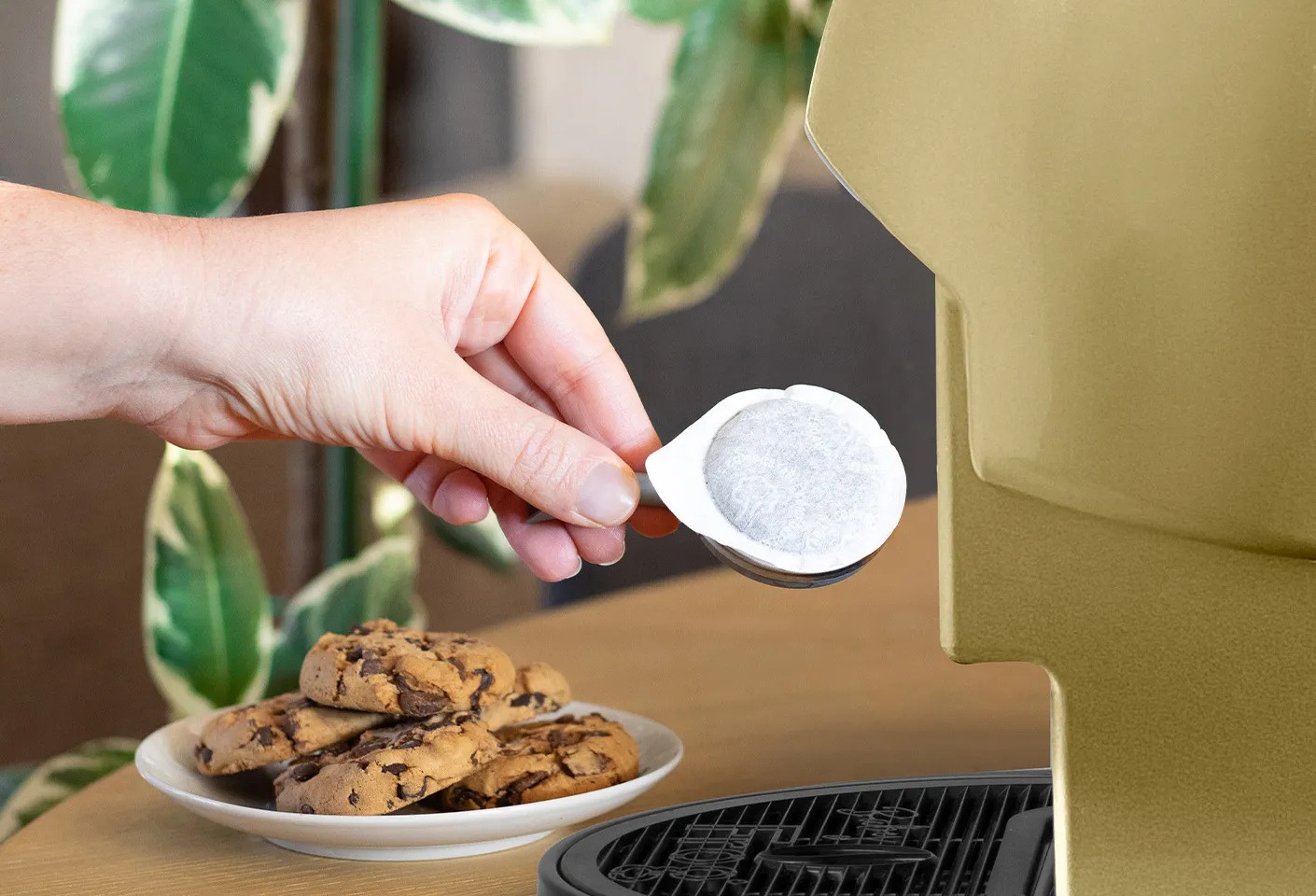 Putting an E.S.E. espresso pod in an espresso machine